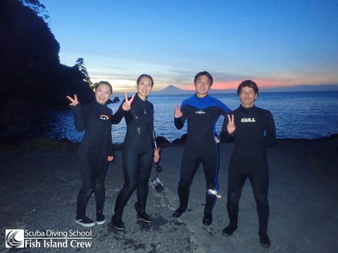 ナイトダイビング前の富士山